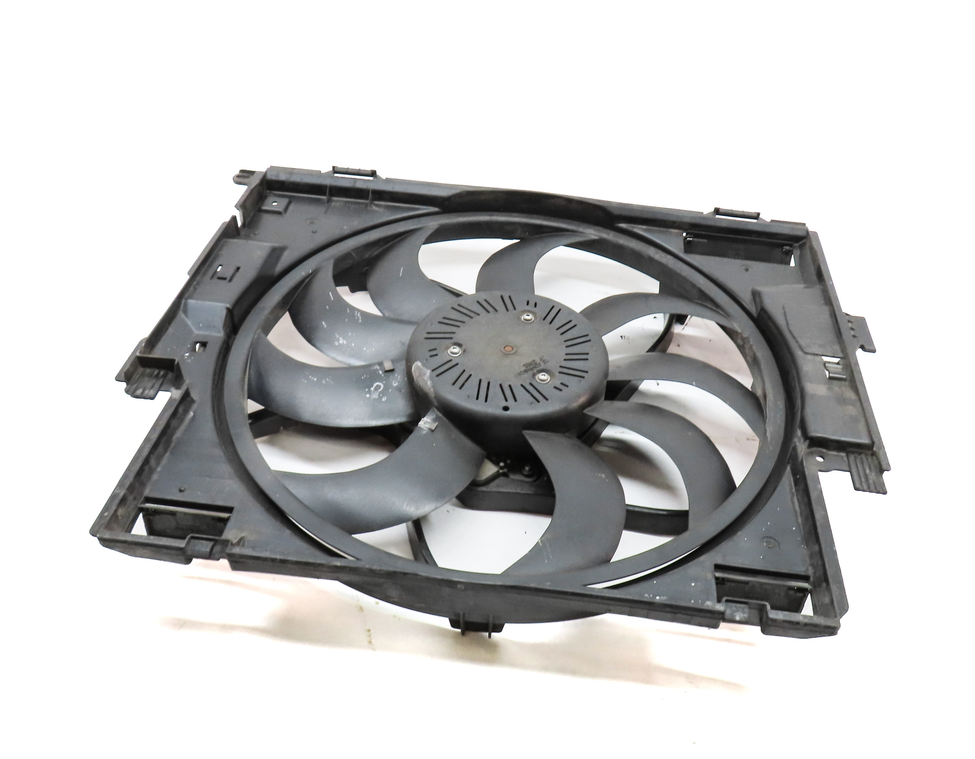 14-18 BMW 328i DIESEL 328iGT 335iGT (F30 F34) 600w RADIATOR COOLING FAN w/ MOTOR — exact item pictured